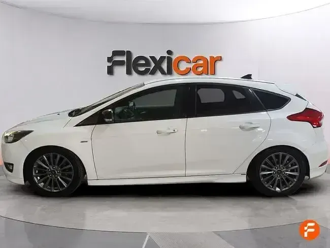 Usado Ford Focus ST-Line 125 CV (91 kW) 2018 Blanco Berlina