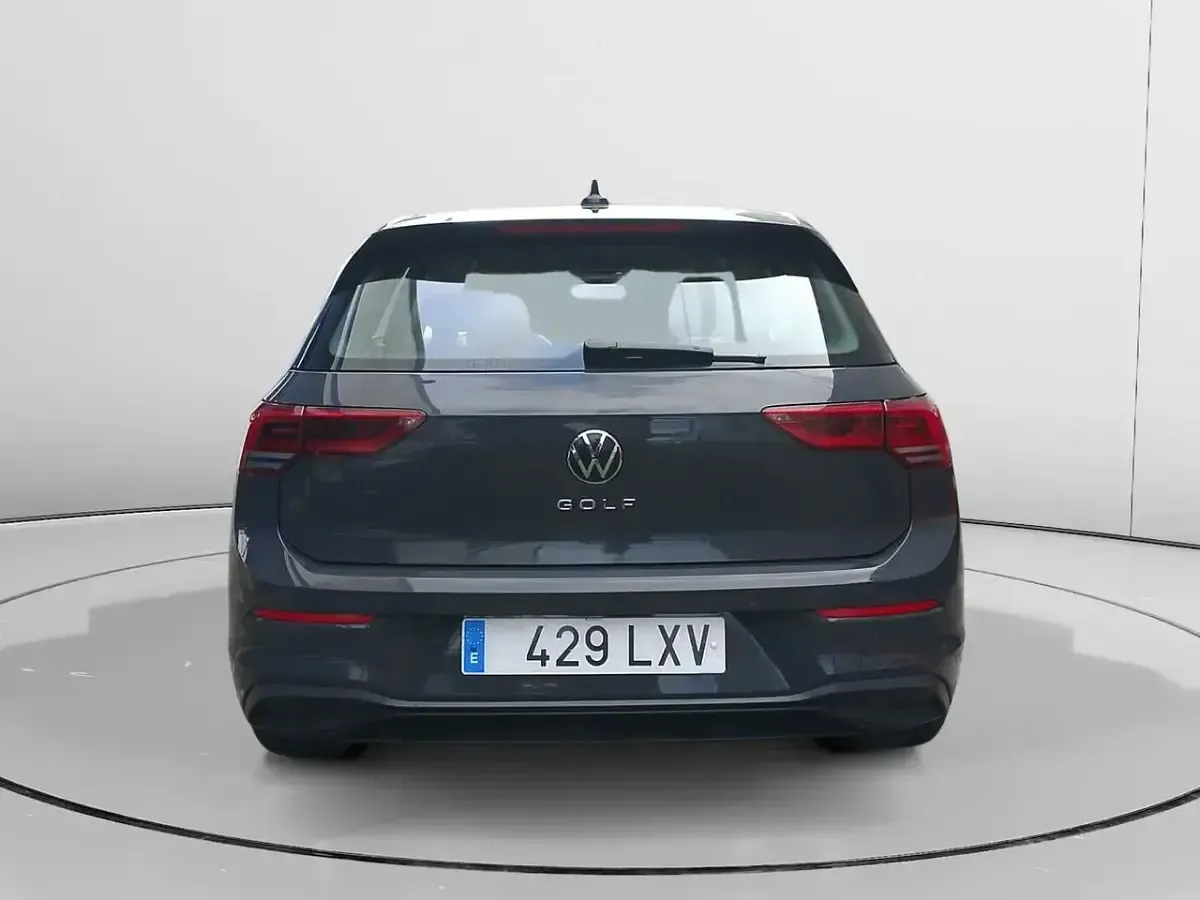 Usado VW Golf VIII 116 CV (85 kW) 2022 Gris / plata Berlina
