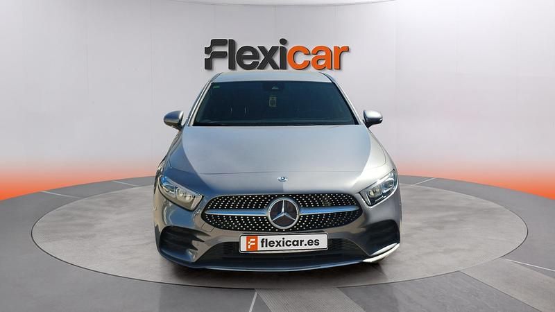 Usado Mercedes A180 136 HP (100 kW) 2019 Cinzento Sedan