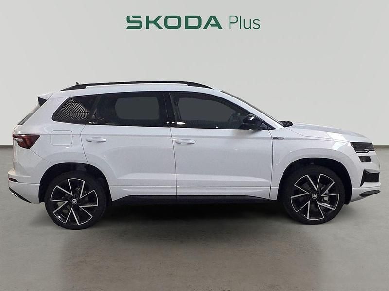 Usado Skoda Karoq SportLine 150 CV (110 kW) 2024 Gris plata SUV