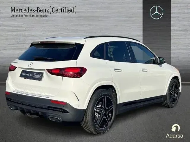 Usado Mercedes GLA200 150 CV (110 kW) 2025 Blanco polar SUV