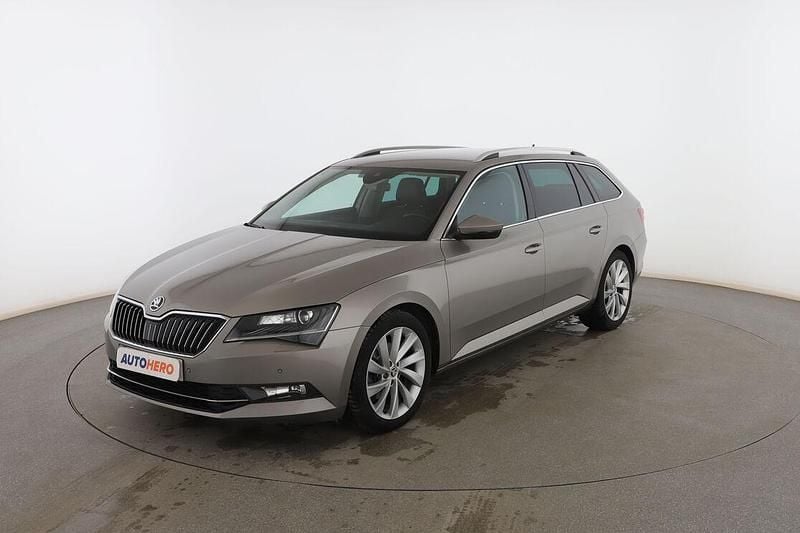 Gris Usado 2015 Skoda Superb Style Familiar | 15.799 € (Precio justo) - Imagen 1/3