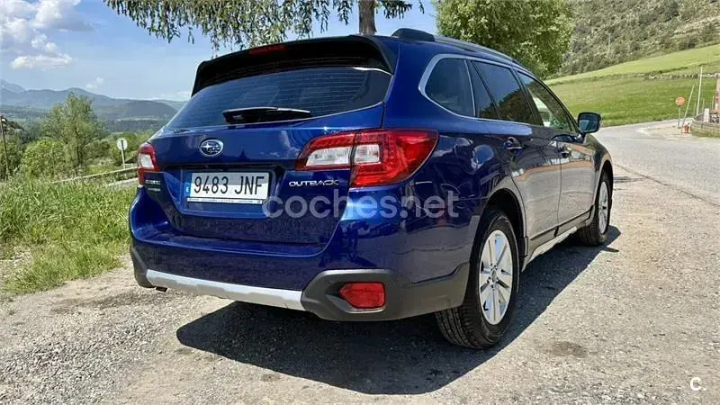 Usado Subaru Outback 175 CV (128 kW) 2016 Azul Familiar