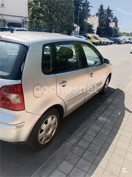 Usado VW Polo Trendline 75 CV (55 kW) 2004 Gris / plata Utilitario