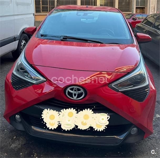 Usado Toyota Aygo x-style 72 CV (52 kW) 2020 Rojo Utilitario