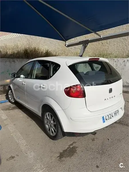 Usado Seat Altea Ecomotive 105 CV (77 kW) 2011 Blanco Monovolumen