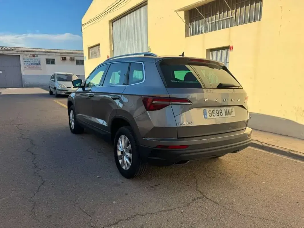 Usado Skoda Karoq Ambition 116 CV (85 kW) 2023 Gris SUV