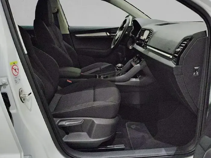 Usado Skoda Karoq Selection 150 CV (110 kW) 2025 Blanco SUV
