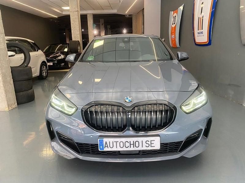 Usado BMW 118 M Sport 136 CV (100 kW) 2022 Gris / plata Utilitario