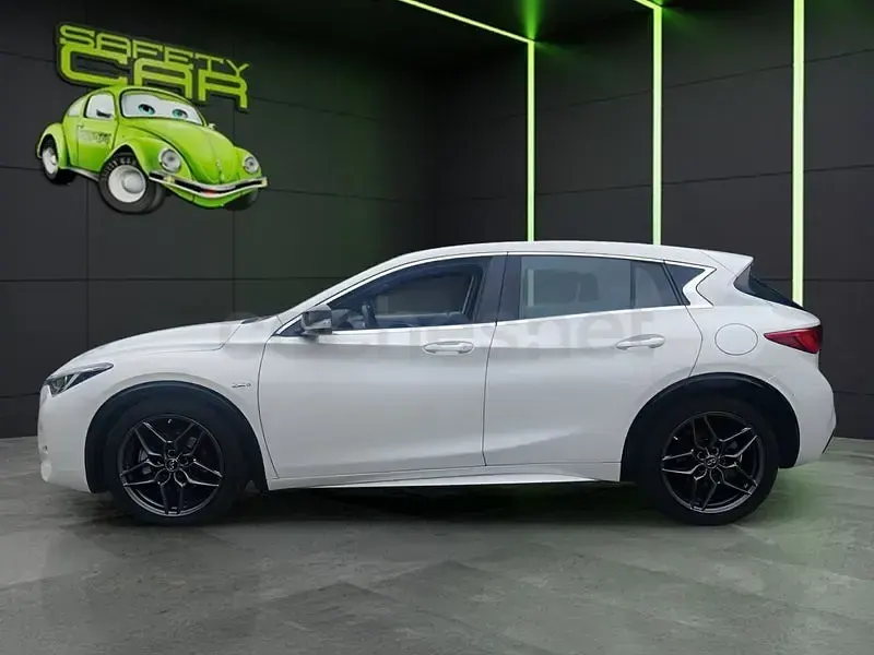 Usado Infiniti Q30 Sport Tech 170 CV (125 kW) 2017 Blanco Berlina