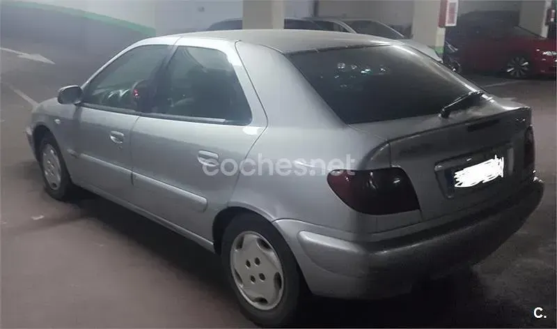 Usado Citroën Xsara 90 CV (66 kW) 2000 Gris / plata Berlina