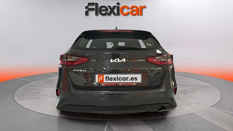 Usado Kia Ceed 101 CV (74 kW) 2022 Gris Utilitario