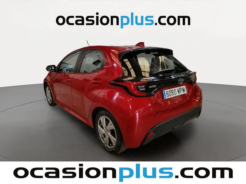 Usado Toyota Yaris Active 116 CV (85 kW) 2024 Rojo Utilitario