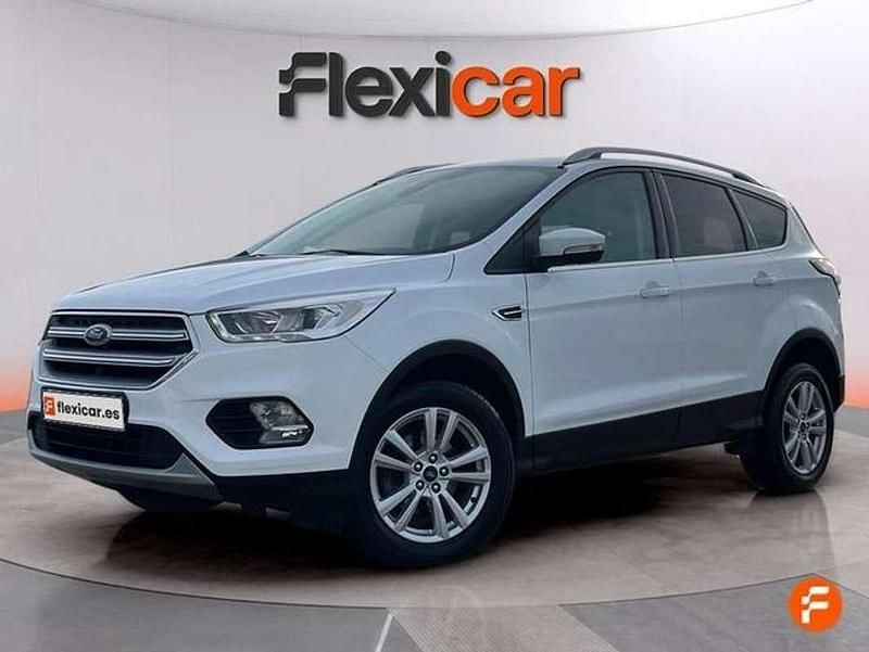 Usado Ford Kuga Trend+ 150 CV (110 kW) 2018 Blanco SUV