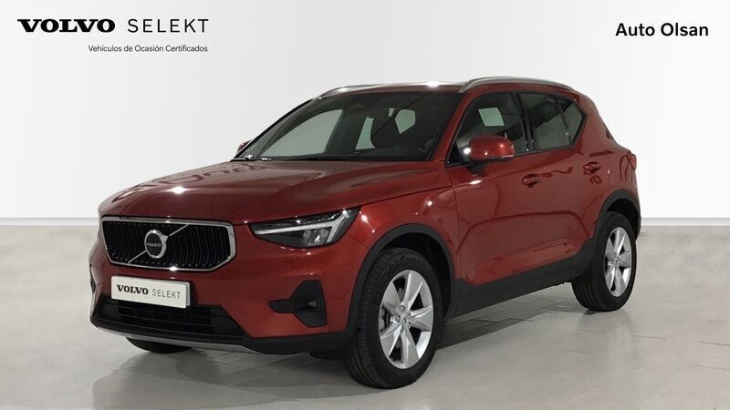 Rojo Usado 2022 Volvo XC40 Core SUV | 39.300 € - Imagen 1/4