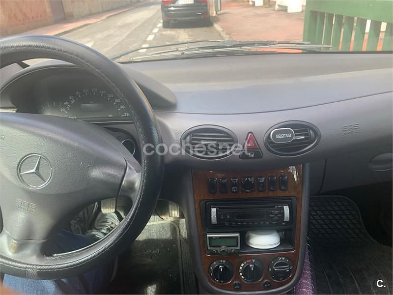 Usado Mercedes A170 Elegance 95 CV (69 kW) 2004 Azul Monovolumen