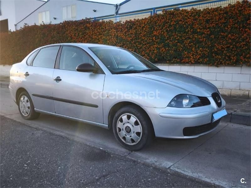 Usado Seat Cordoba 75 CV (55 kW) 2004 Gris / plata Berlina