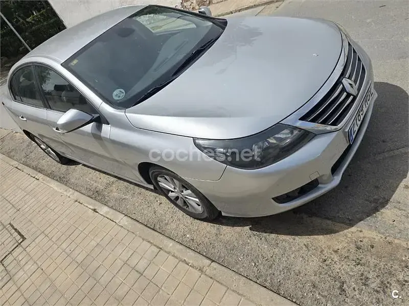 Usado Renault Latitude Expression 150 CV (110 kW) 2011 Gris / plata Berlina