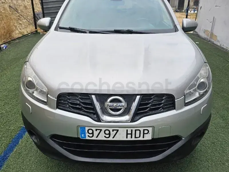 Usado Nissan Qashqai Premium Edition 140 CV (102 kW) 2011 Gris / plata SUV