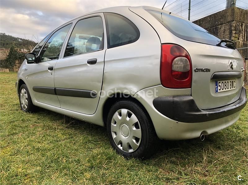 Usado Citroën Xsara Picasso Exclusive 117 CV (86 kW) 2002 Gris / plata Monovolumen