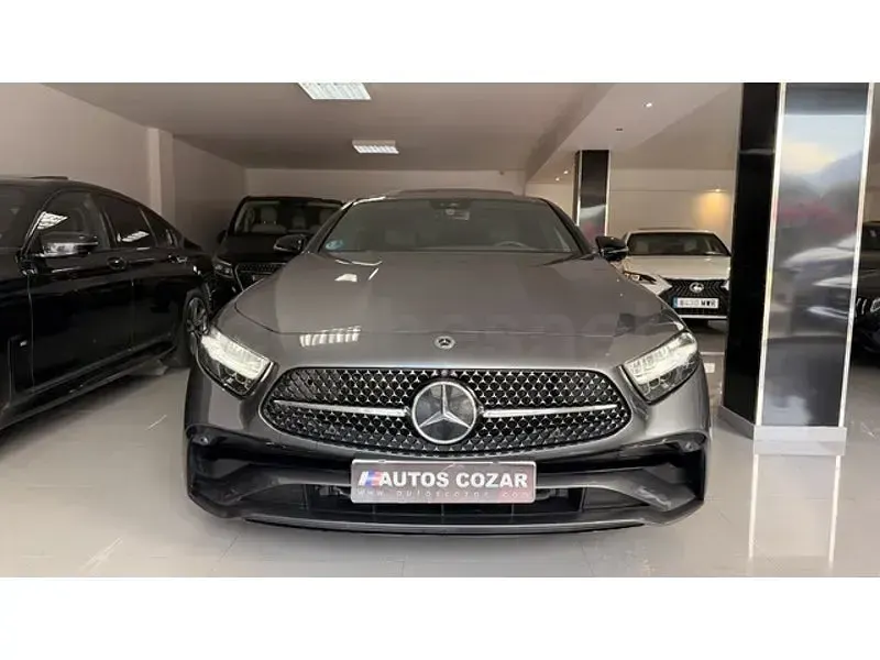 Usado Mercedes CLS300 265 CV (194 kW) 2023 Gris / plata Berlina