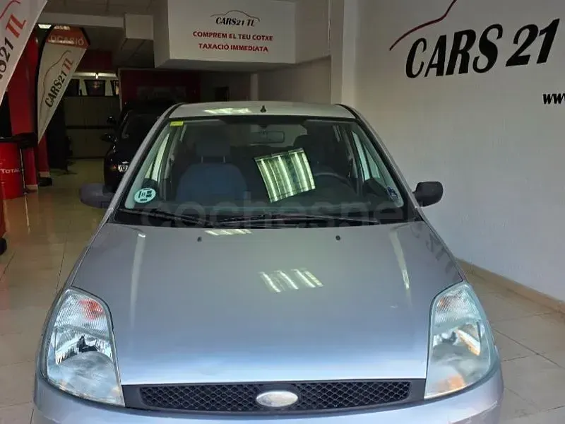 Usado Ford Fiesta Trend 80 CV (58 kW) 2004 Gris / plata Utilitario