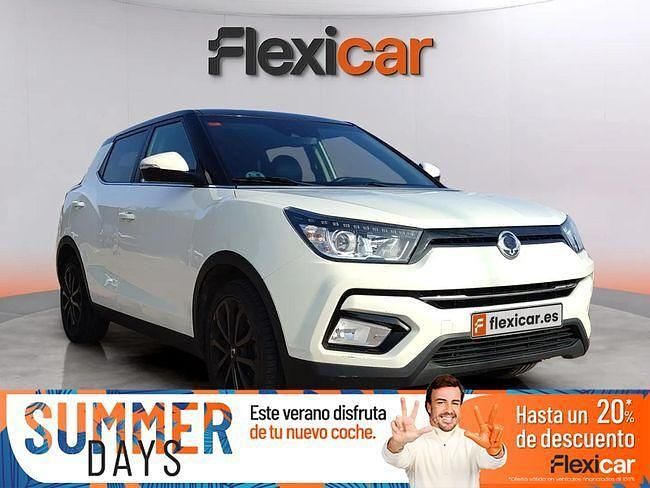 Blanco Usado 2018 Ssangyong (KGM) Tivoli SUV | 12.990 € (Un poco caro) - Imagen 1/4
