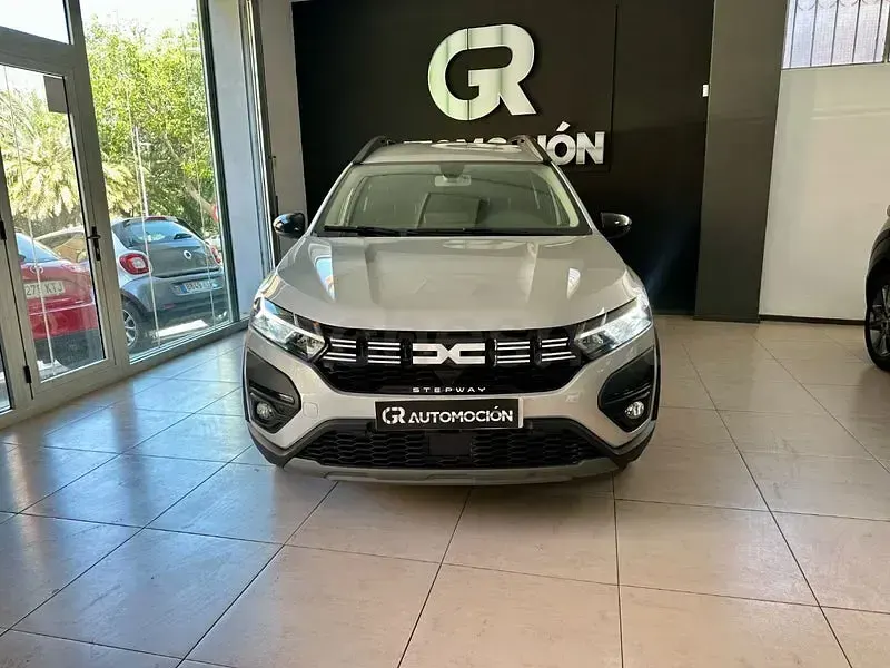 Usado Dacia Jogger Comfort 110 CV (80 kW) 2022 Gris / plata Monovolumen