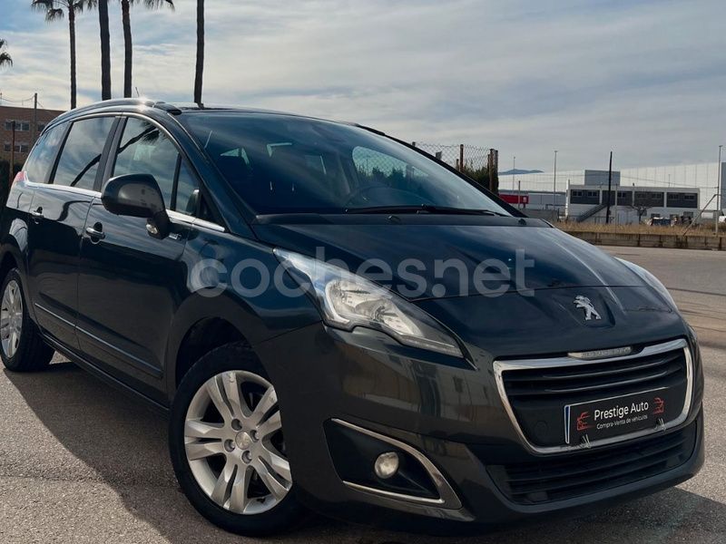 Gris / plata Usado 2016 Peugeot 5008 Style Monovolumen | 10.900 € (Precio justo) - Imagen 1/4
