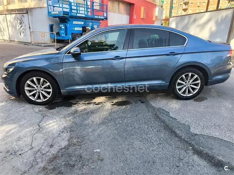 Usado VW Passat Advance 150 CV (110 kW) 2015 Azul Berlina