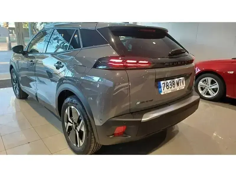 Usado Peugeot e-2008 Allure 100 kW (136 CV) 2024 Gris SUV