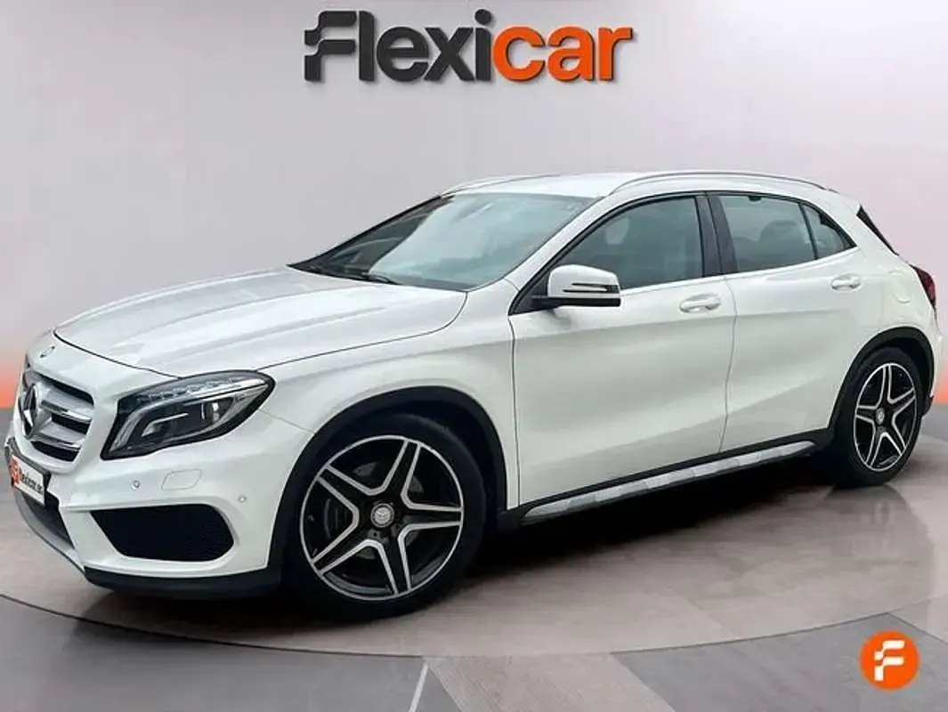 Usado Mercedes GLA220 AMG line 177 CV (130 kW) 2016 Blanco SUV