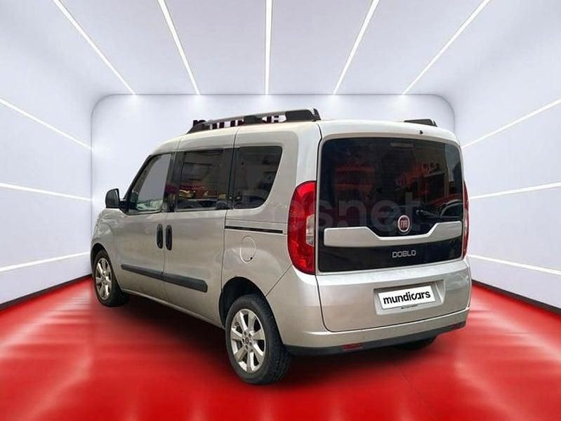 Usado Fiat Doblò Lounge 120 CV (88 kW) 2016 Gris / plata Monovolumen