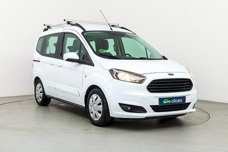 Usado Ford Tourneo Courier Trend 100 CV (73 kW) 2017 Blanco Monovolumen