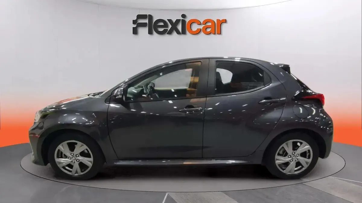 Usado Toyota Yaris Hybrid Active 116 CV (85 kW) 2025 Gris Berlina