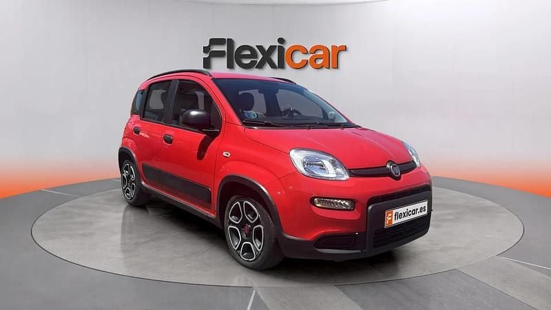 Usado Fiat Panda 71 CV (52 kW) 2022 Rojo Utilitario