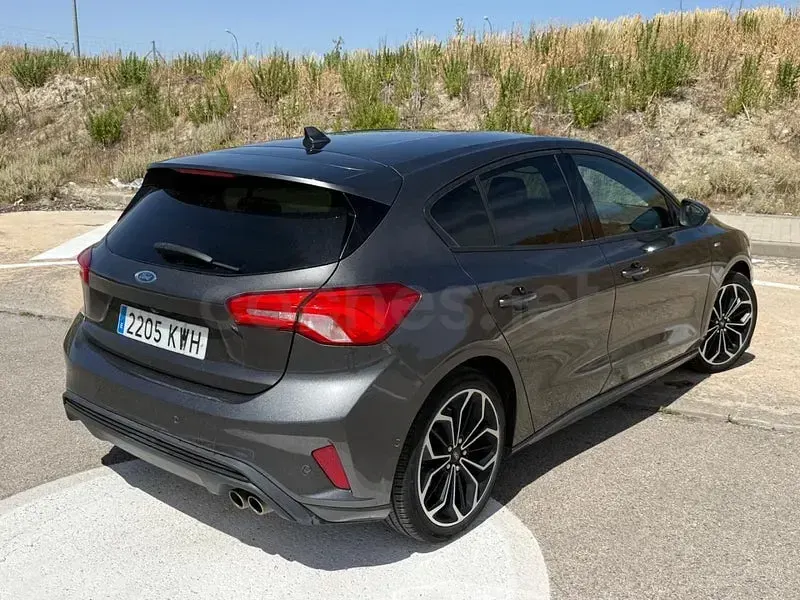 Usado Ford Focus ST-Line 125 CV (91 kW) 2019 Gris / plata Berlina