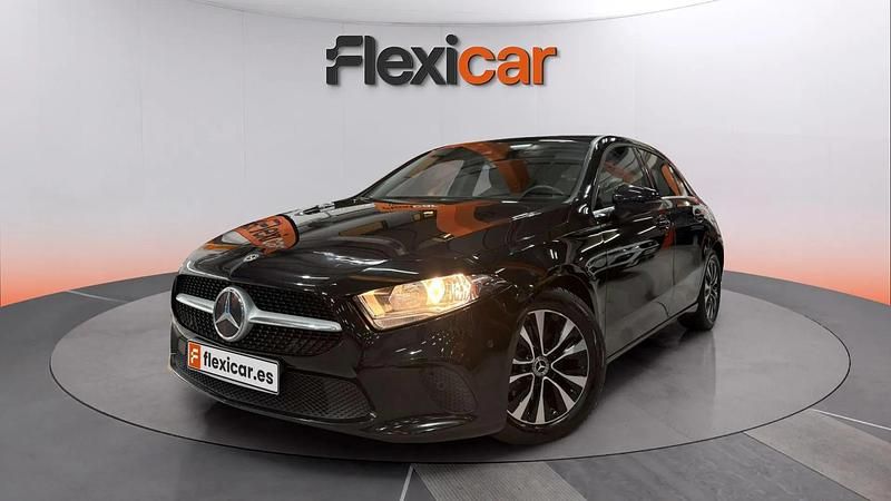 Usado Mercedes A180 116 CV (85 kW) 2020 Negro Berlina
