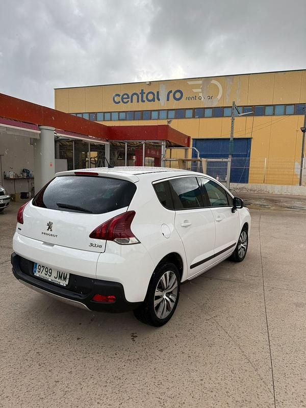 Usado Peugeot 3008 Active 120 CV (88 kW) 2016 Blanco SUV