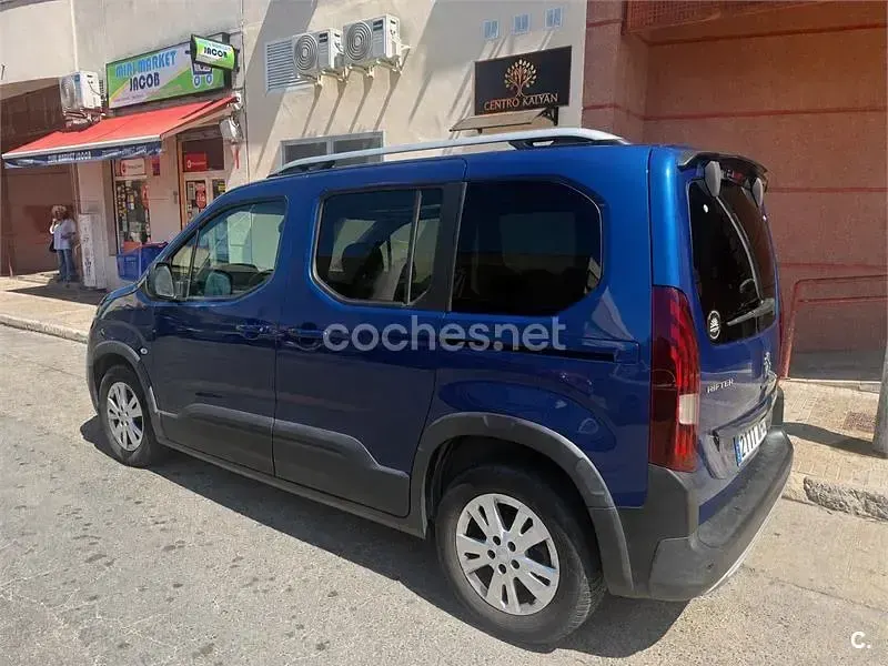 Usado Peugeot Rifter Allure 100 CV (73 kW) 2018 Azul Monovolumen