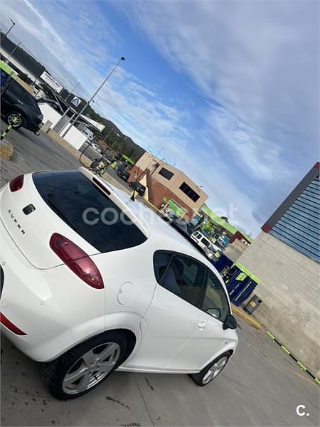 Usado Seat Leon CUPRA 265 CV (194 kW) 2012 Blanco Berlina