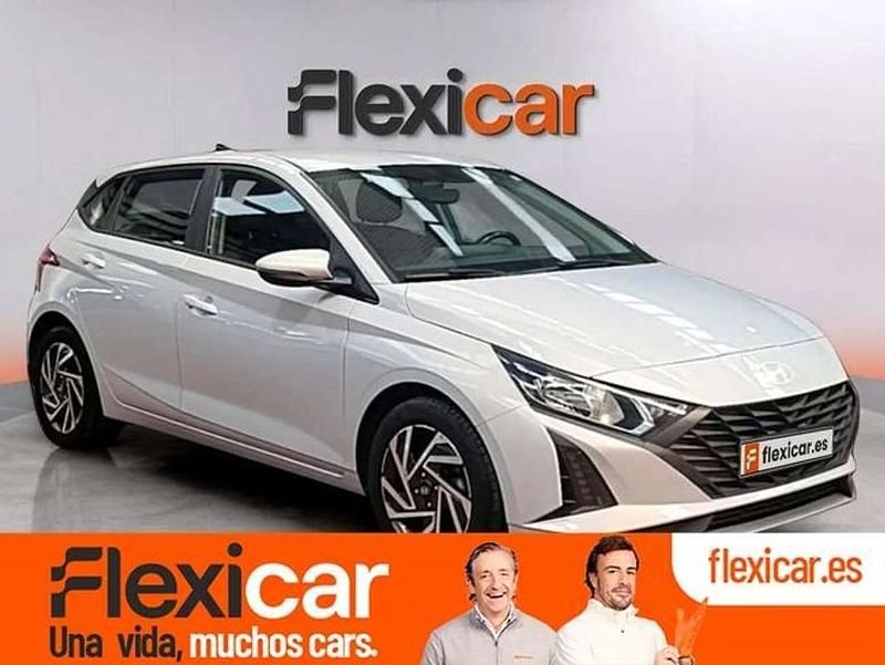 Usado Hyundai i20 84 CV (61 kW) 2024 Gris Utilitario