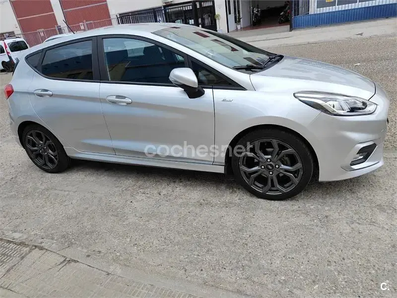 Usado Ford Fiesta ST-Line 75 CV (55 kW) 2020 Gris / plata Utilitario