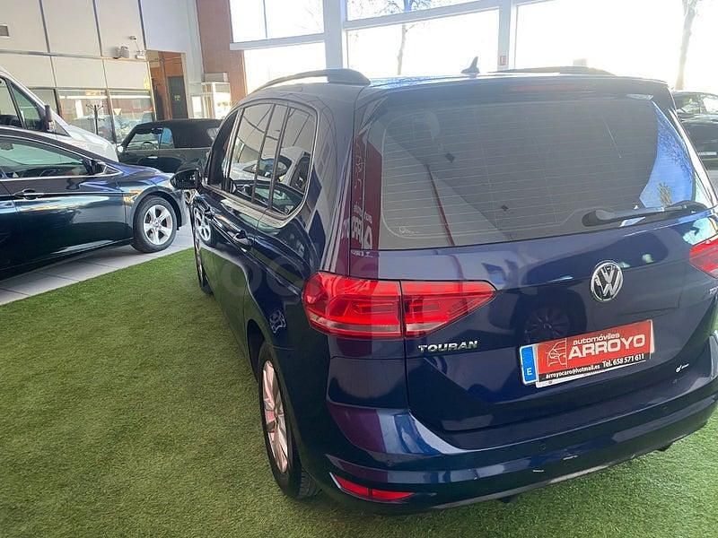 Usado VW Touran Business 115 CV (84 kW) 2017 Azul Monovolumen