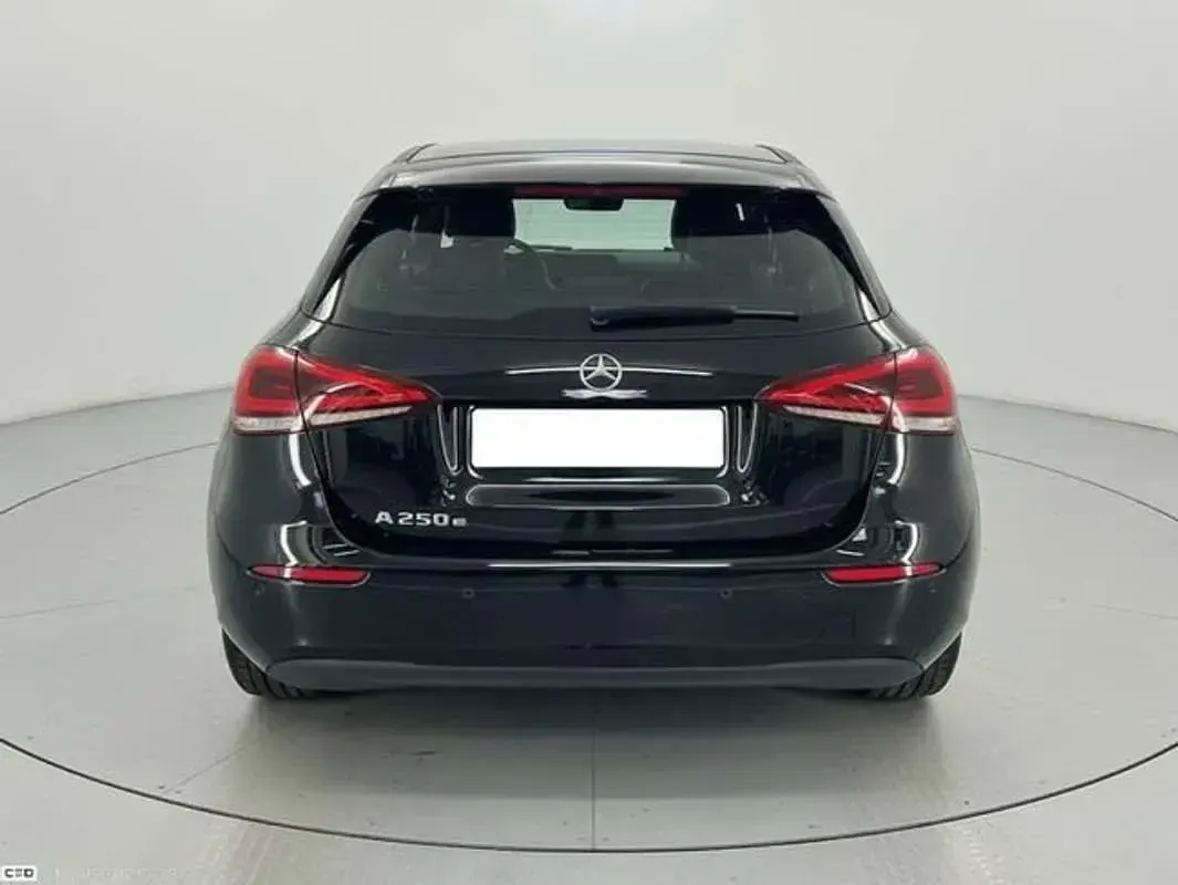 Usado Mercedes E250 Business 218 CV (160 kW) 2022 Negro Berlina