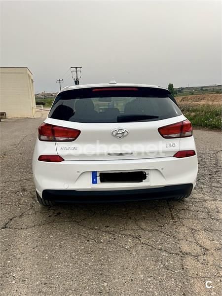 Usado Hyundai i30 GO! 120 CV (88 kW) 2018 Blanco Berlina