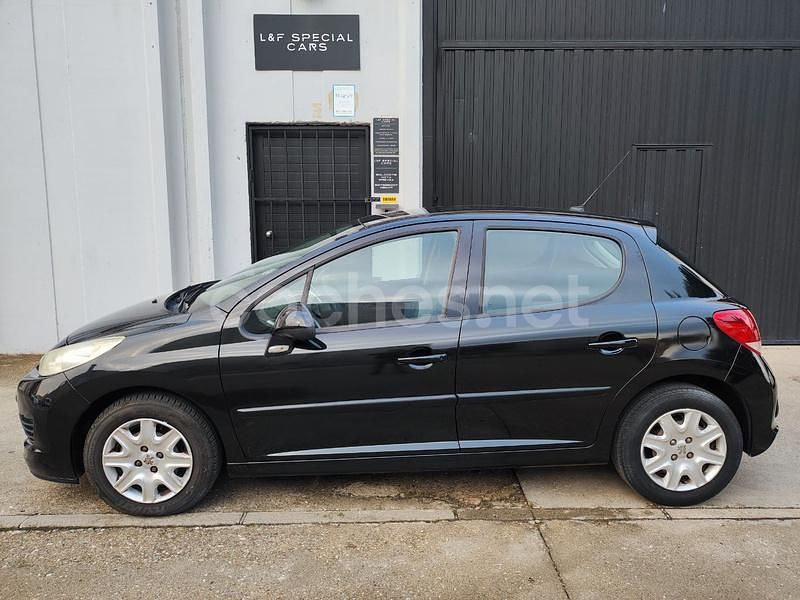 Usado Peugeot 207 70 CV (51 kW) 2010 Negro Berlina