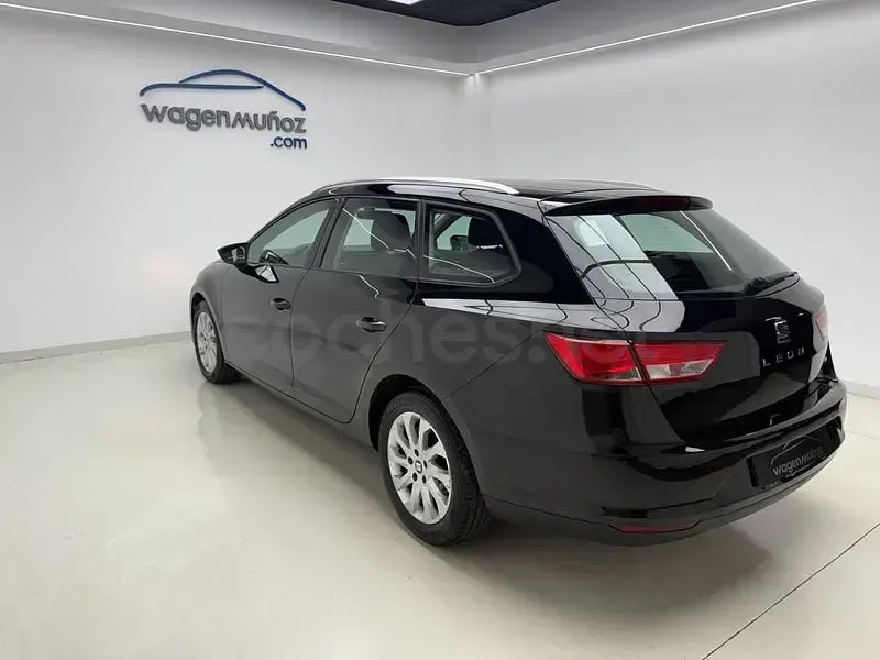 Usado Seat Leon Style 110 CV (80 kW) 2016 Negro Familiar