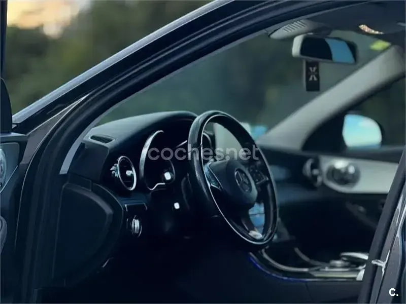 Usado Mercedes C220 AMG line 170 CV (125 kW) 2015 Negro Berlina