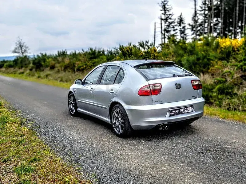 Usado Seat Leon 150 CV (110 kW) 2005 Gris / plata Utilitario